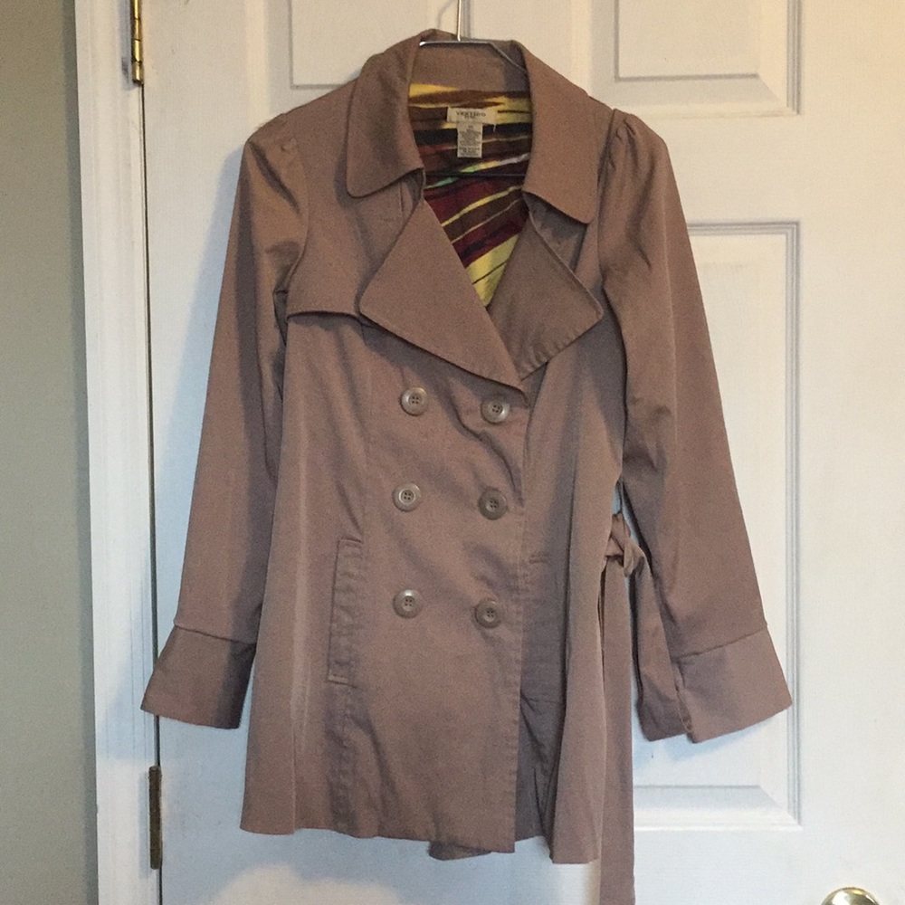 Fashionable belted jacket